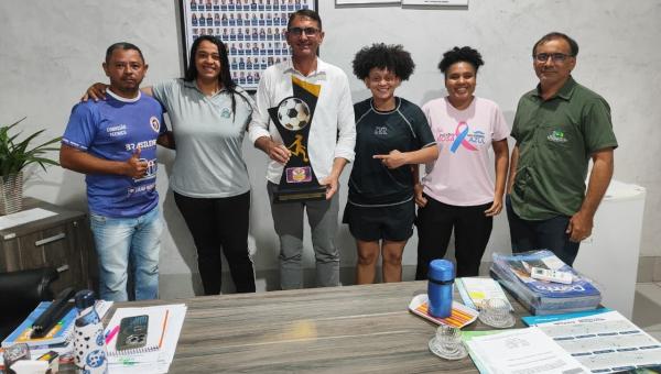 Prefeito Saulo Borges recebe atletas campeãs de futsal e reafirma compromisso da gestão com o fortalecimento do esporte em Bandeirantes
