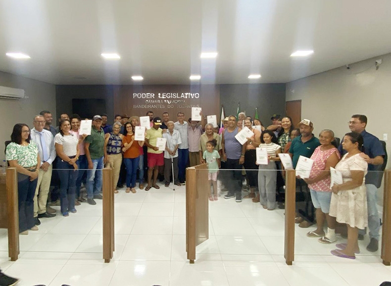 Prefeitura, Câmara e Cartório de Ofício realizam entrega de títulos de domínio às comunidades do Projeto Bandeirantes e Jenipapo