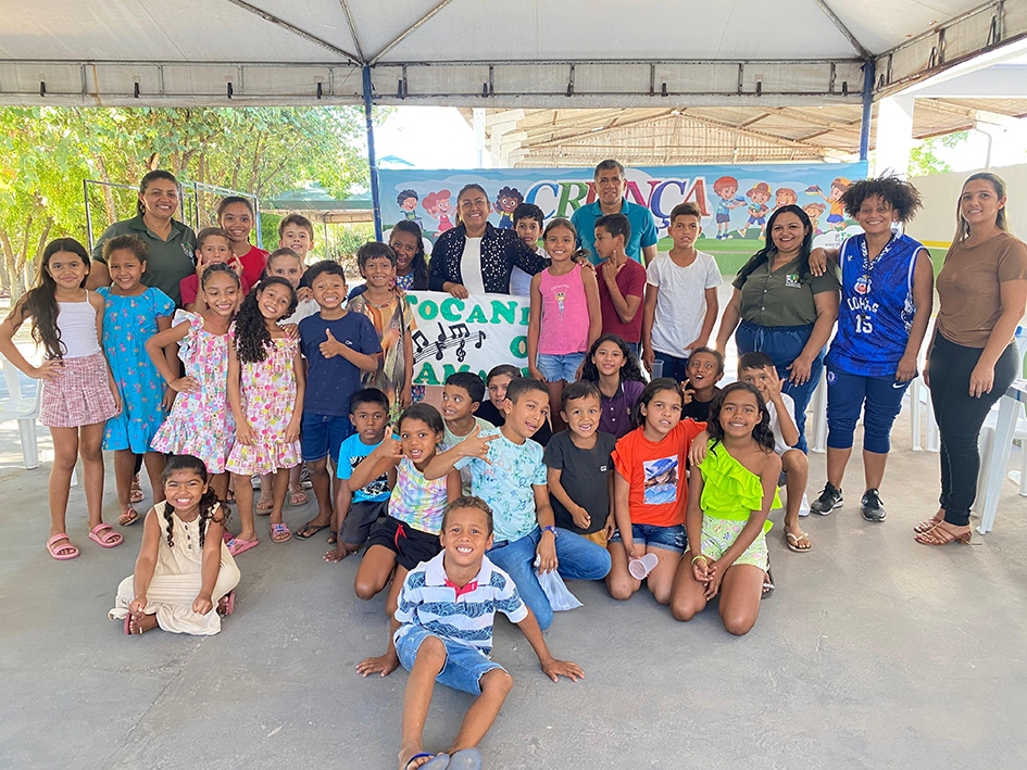 Prefeitura de Bandeirantes promove encontro de boas-vindas ao 2º semestre com entrega de uniformes do projeto Tocando o Amanhã