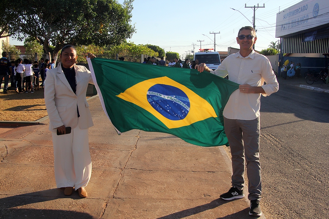 Desfile Cívico de 7 de Setembro reúne comunidade de Bandeirantes em celebração ao patriotismo